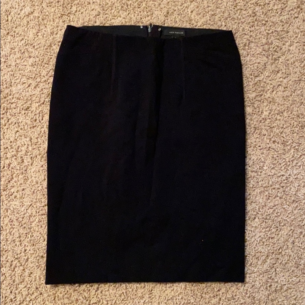 Ann Taylor Black Form Fitting Pencil Skirt